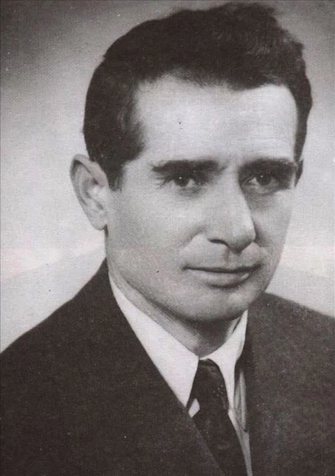 TÜRKÜLERDEN VATAN KURAN ADAM