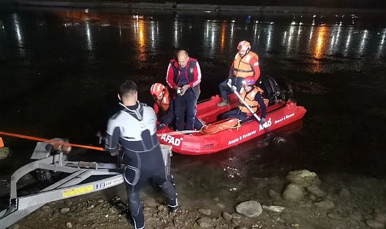 Balık tutma sevdası kötü bitti: Baraja düşen çocuğu arama çalışmaları sürüyor