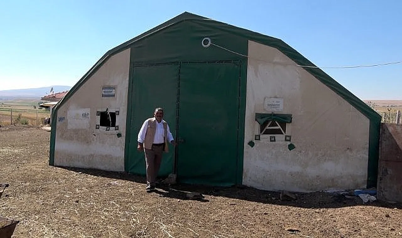 Bu çadır sayesinde hayvan sayısını 2 katına çıkardı