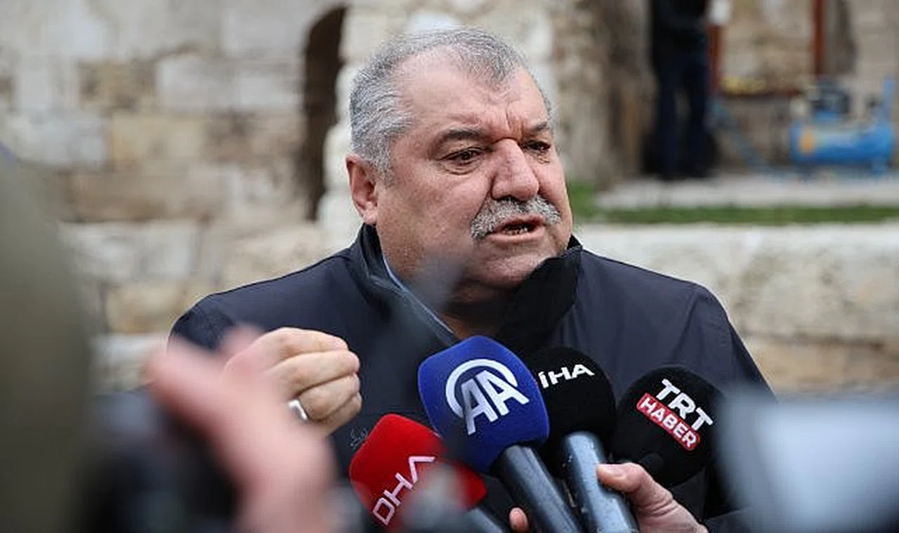 Çifte Minareye yapılan saygısızlık temizlendi