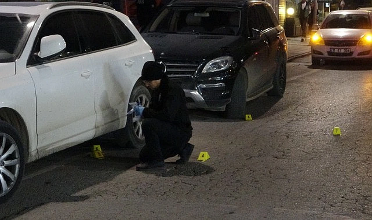 Cadde ortasında kurşun yağmuruna tutuldu