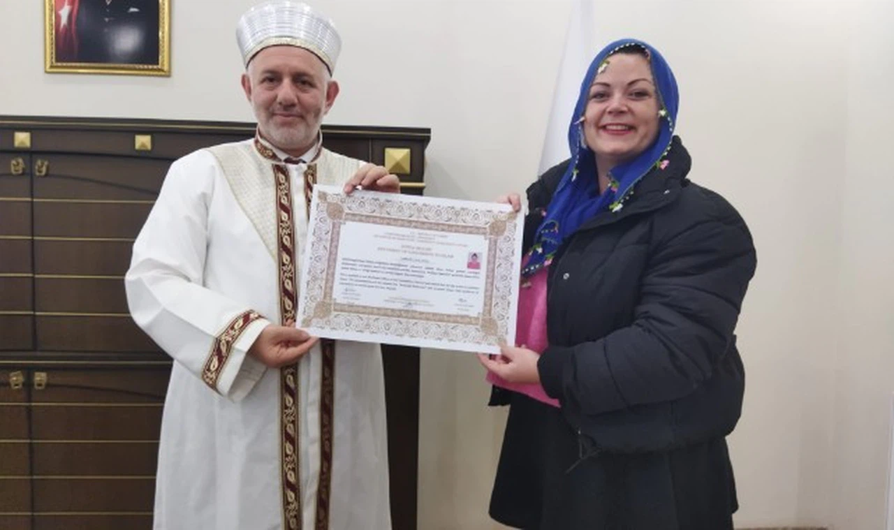 İslam dininden etkilenen Fransız kadın, Müslüman oldu