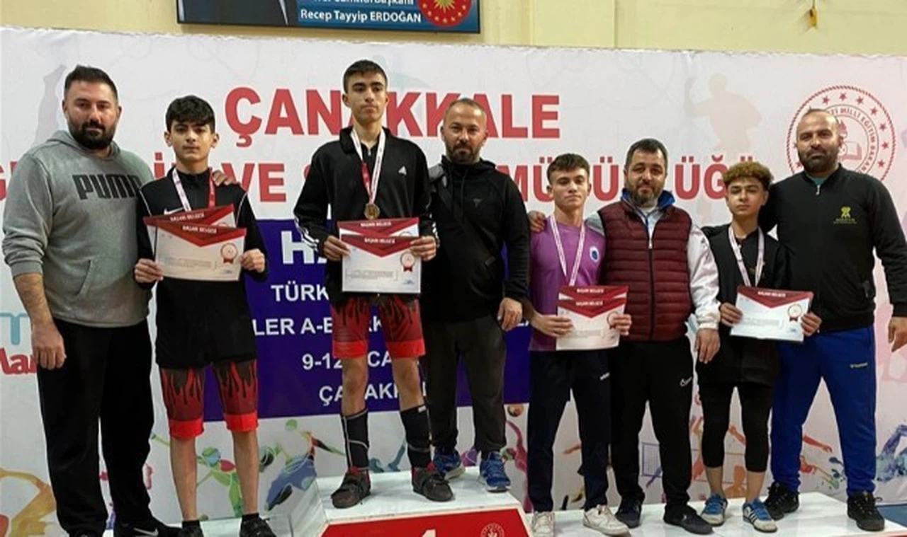 Sivaslı Halterciler Türkiye Halter Şampiyonası'ndan zaferle döndü