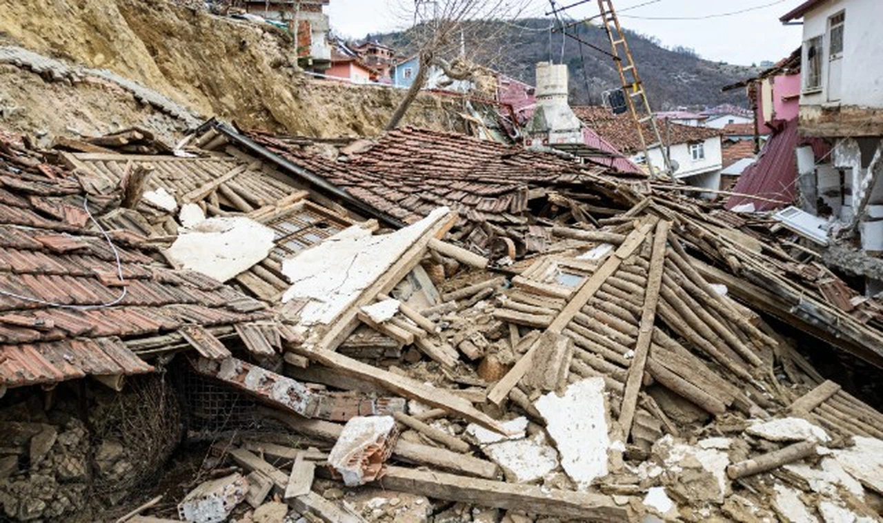 Heyelan yaşanan köy taşınacak