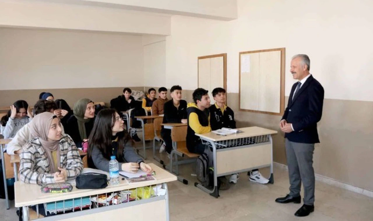  Sivas Milli Eğitim Müdürü Yener: “Çocuklarımızın gönlüne dokunmalıyız”