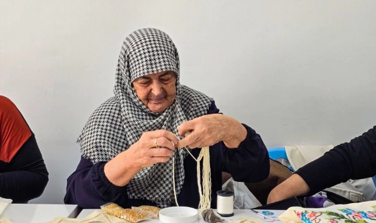 82'lik Cevriye Teyze ikinci kez çeyizini hazırlıyor