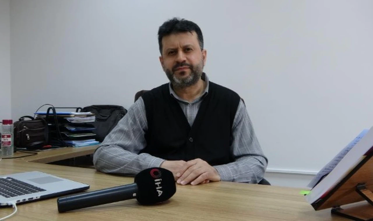 Öğretim Üyesi Dr. Aydın: Sosyal medyanın yetiştirmiş olduğu bir nesil ile karşılaşabiliriz