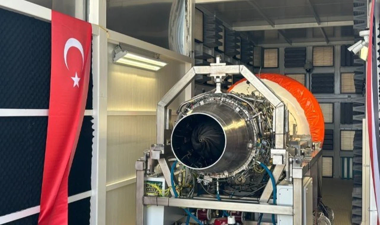 Türkiye'nin ilk askeri uçak motoru başarıyla ateşlendi