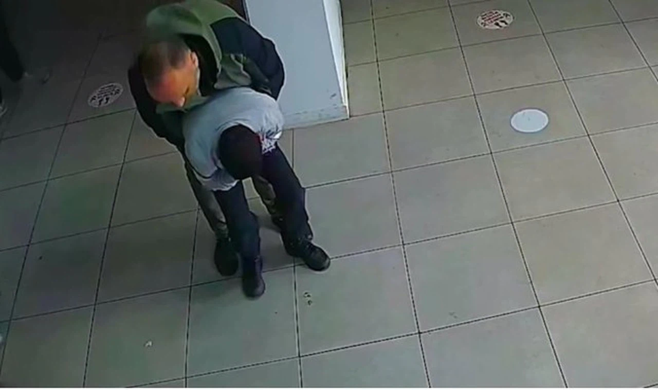 Heimlich manevrası bir öğretmeni örnek göstertti