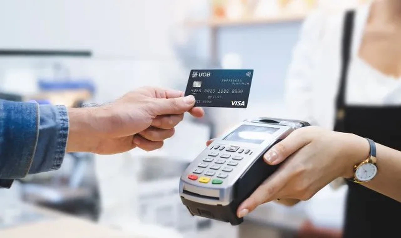 Kredi kartlarıyla birlikte kasada para yok!