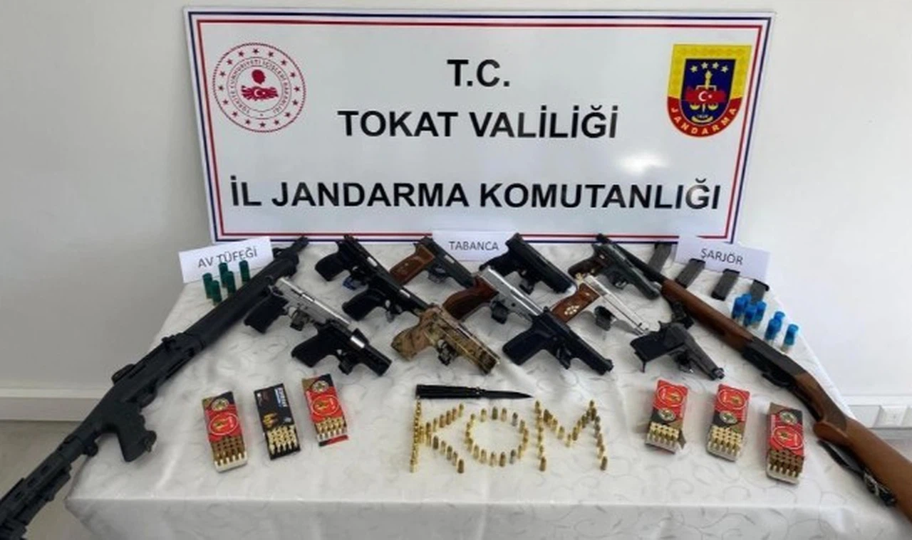 Silah kaçakçıları yakalandı