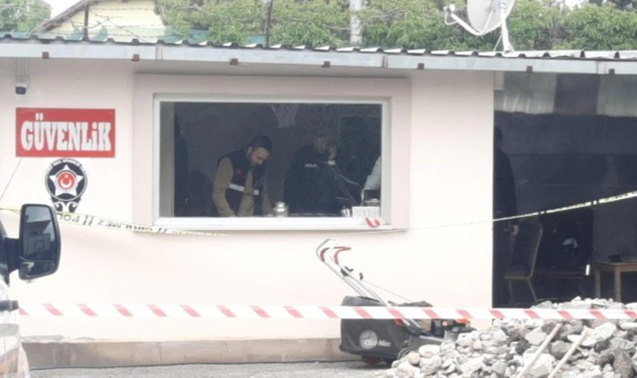 Silahını temizlerken arkadaşını vurdu