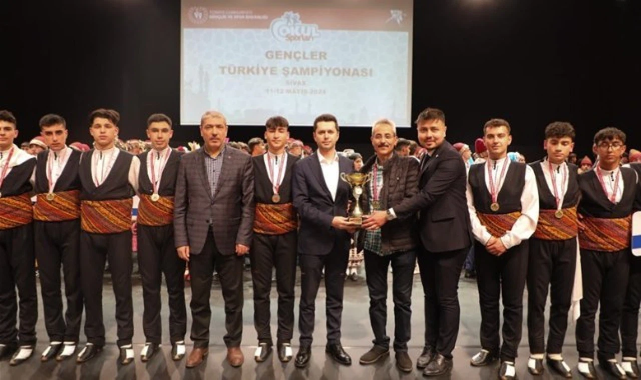 Sivas Halk Oyunları'nda Türkiye Şampiyonu