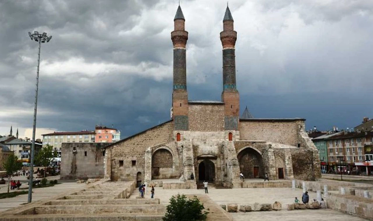 Sivas'ın Sembolü: Çifte Minareli Medrese 