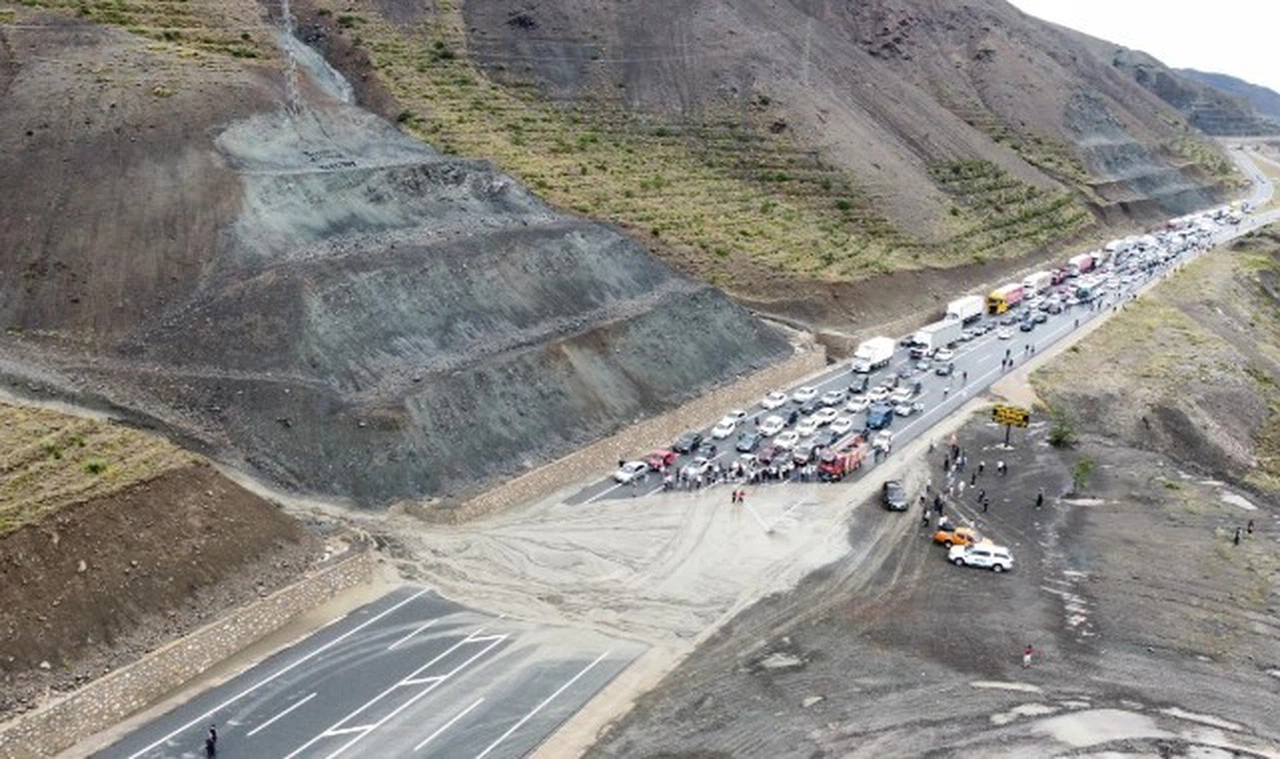 Sivas-Erzincan yolu kapandı!