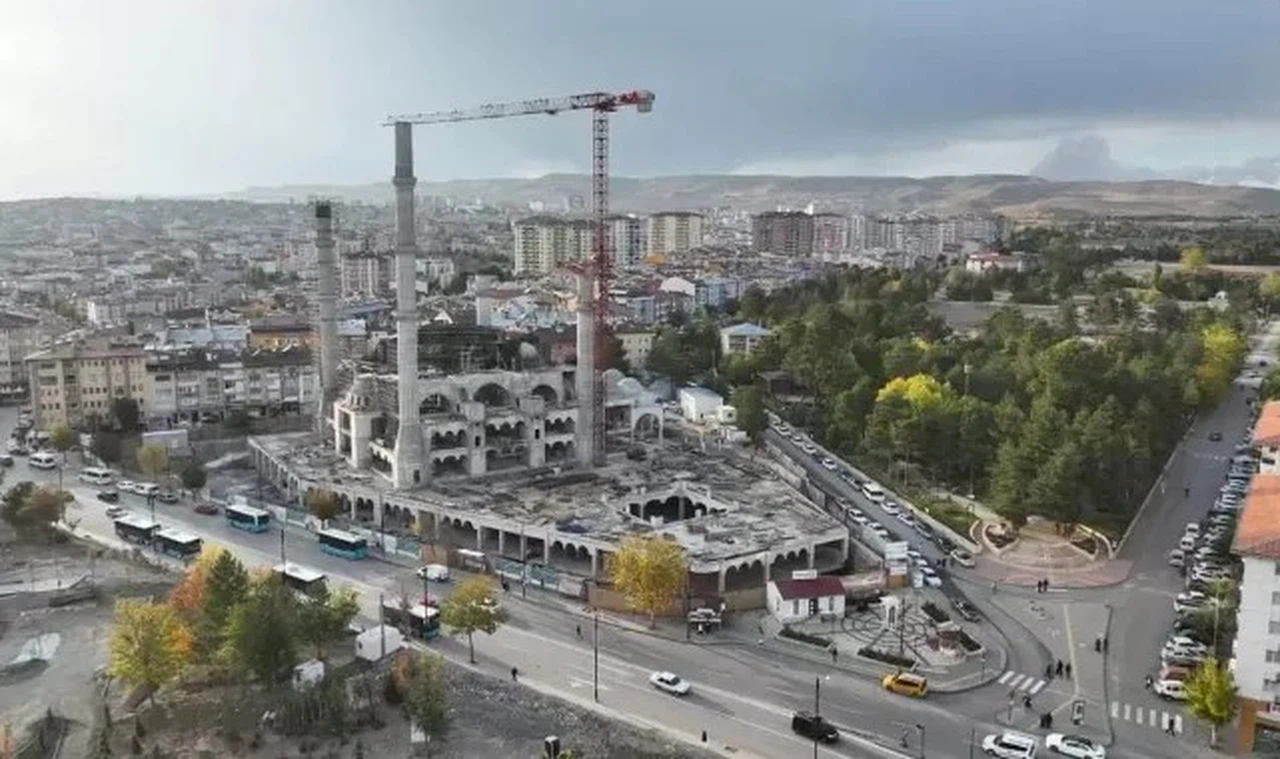 Sivas'ta camiye düşen kişi sayısı 167