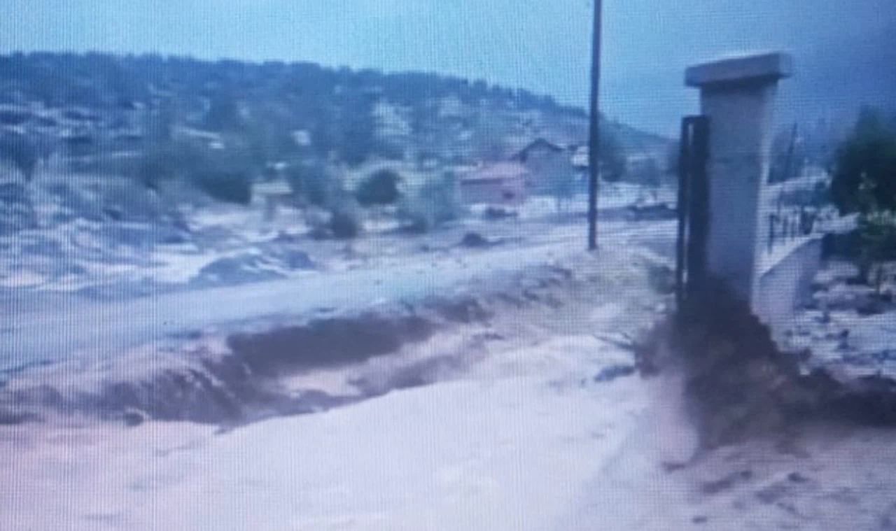 Çöte Köyü dolu ve yağmura teslim oldu