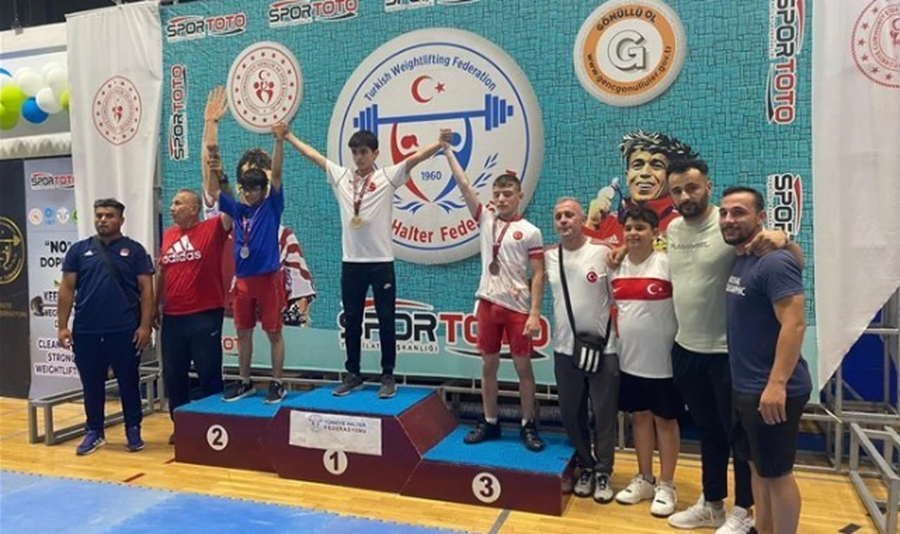 Sivas halterde Türkiye birincisi