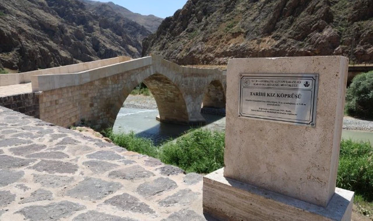 Sivas'ta 8 asırlık tarihi Kız Köprüsü