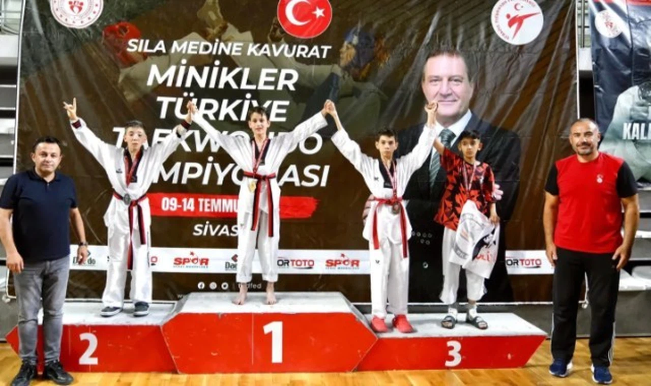 Sivas'ta taekwondo madalyaları verilmeye başlandı