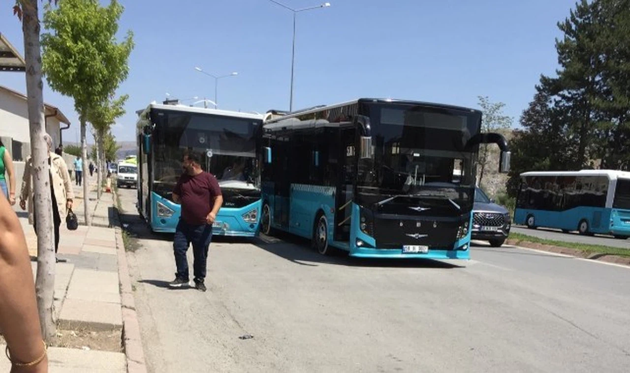 Sivas Numune Hastanesi'nde otobüslerin zorunlu yol işgali