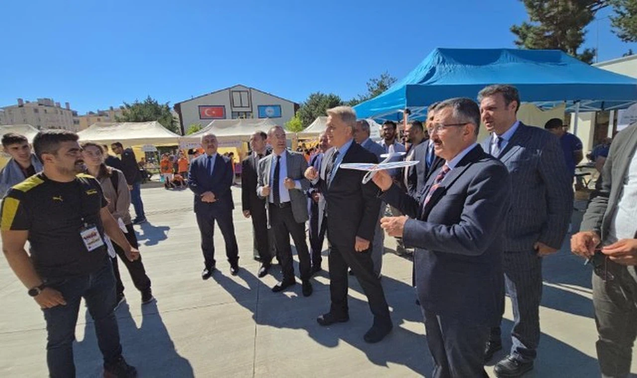 Komşuda Bilişim Şenliği var