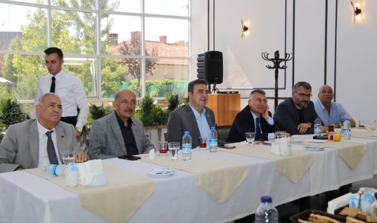 Milletvekili Güler esnafları dinledi