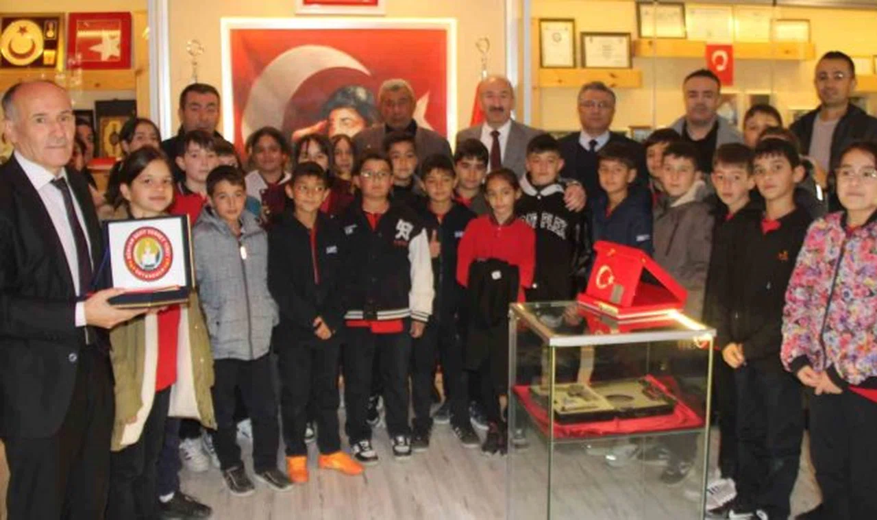 Adını taşıyan okuldan 'Şehit Cennet Yiğit' marşı