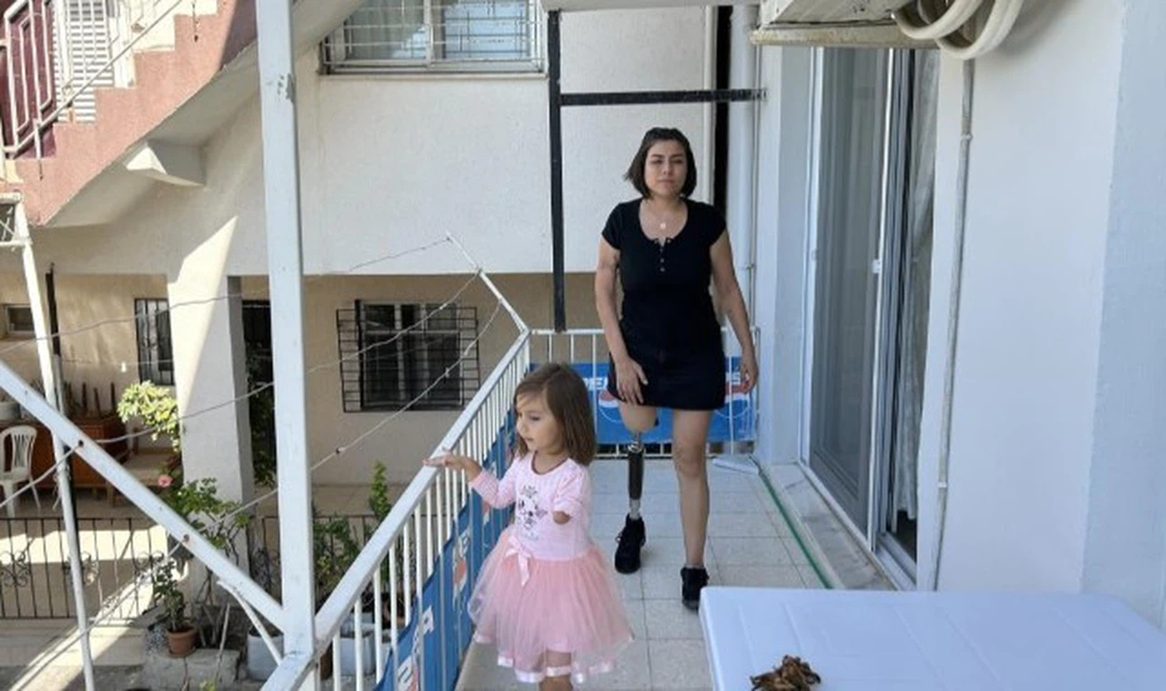 Depremzedeye ikinci el protez bacak sattılar