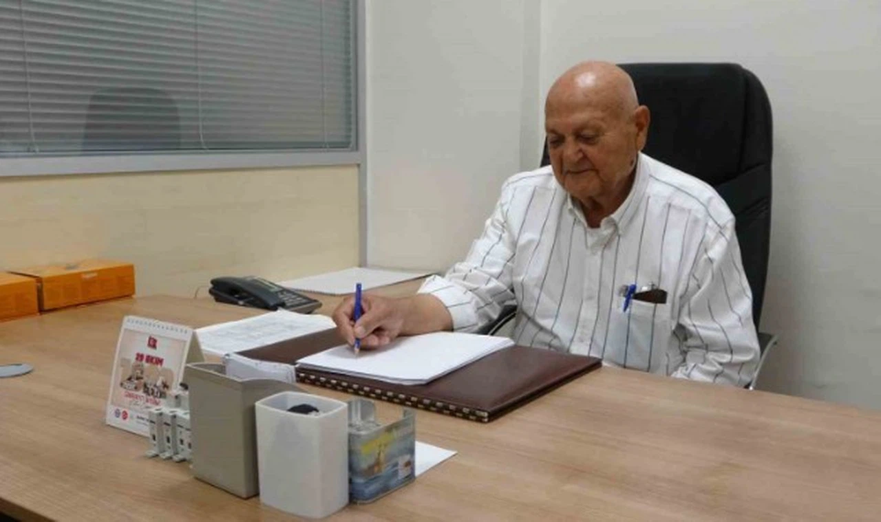 Görev Yaptığı Kurumdan 84 Yaşında Emekli Oldu