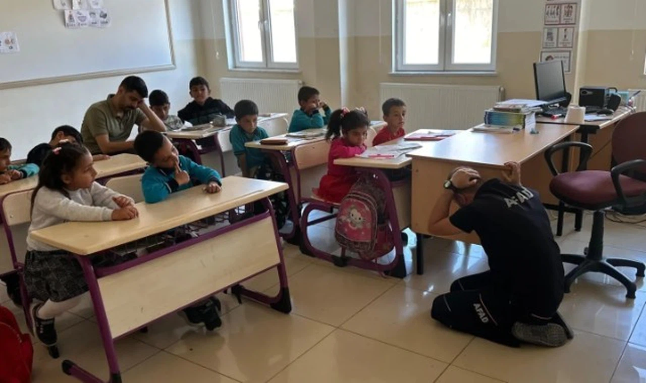 İlkokulda Deprem Tatbikatı Yapıldı