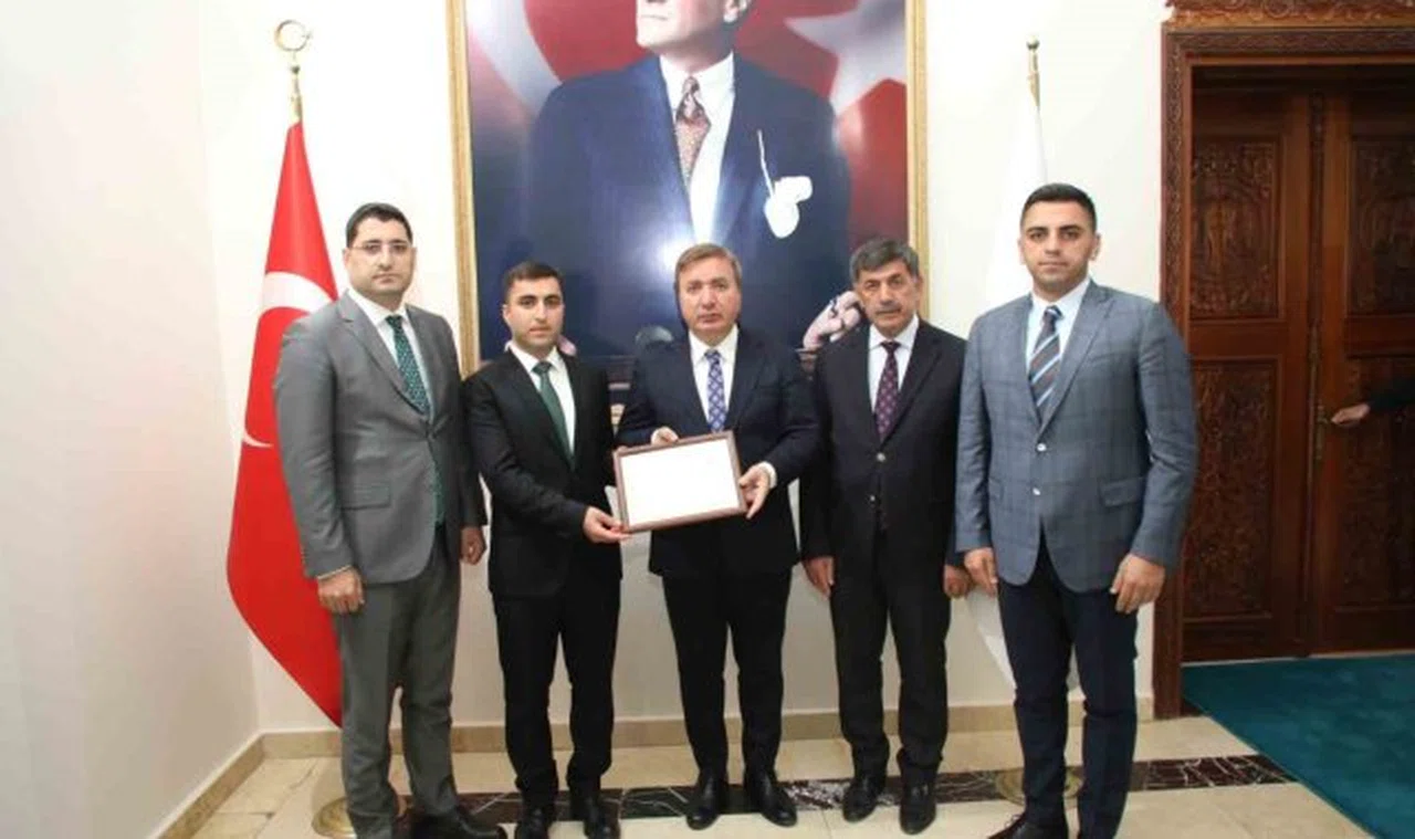 Kaymakam Adayı Saka'ya başarı belgesi