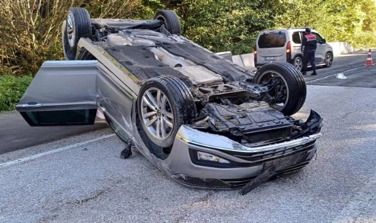 Kiralık otomobille takla attılar: 3 yaralı