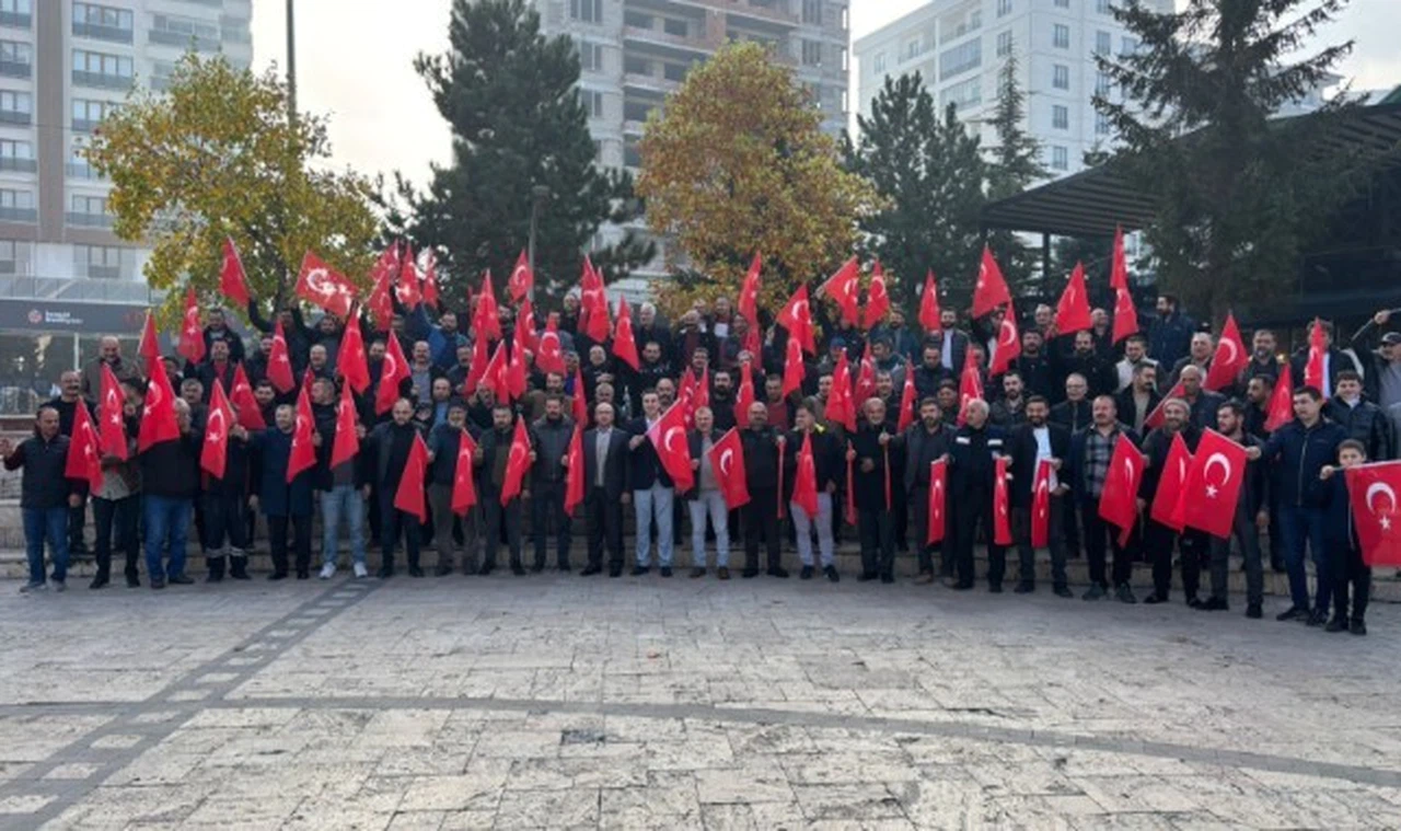 Sivas esnafından teröre bayraklı tepki