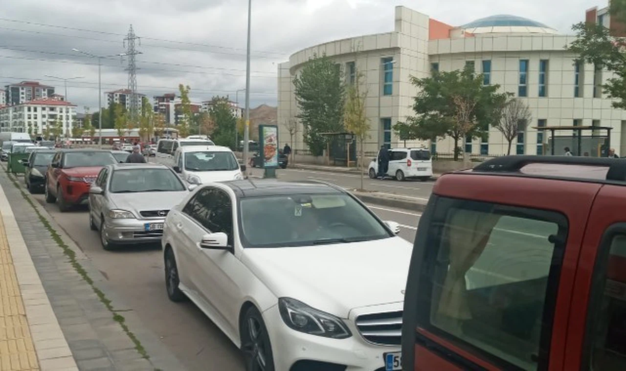 Sivas Numune Hastanesi'nde arabalar bezdirdi