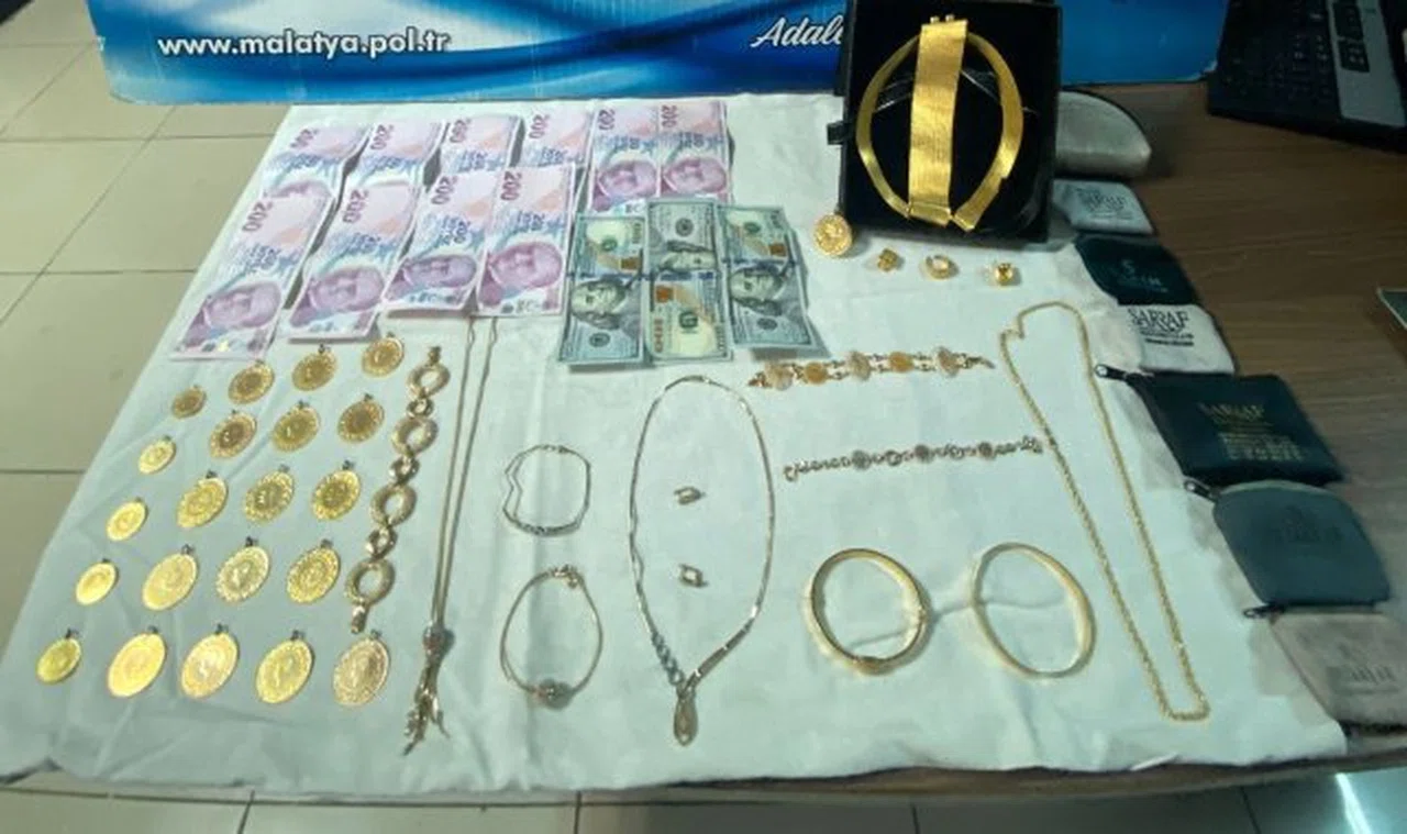 Altın hırsızları polisten kaçamadı
