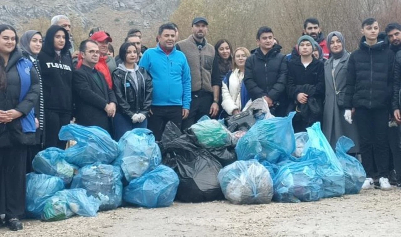 Sivas Gökpınar'da temizlik zamanı