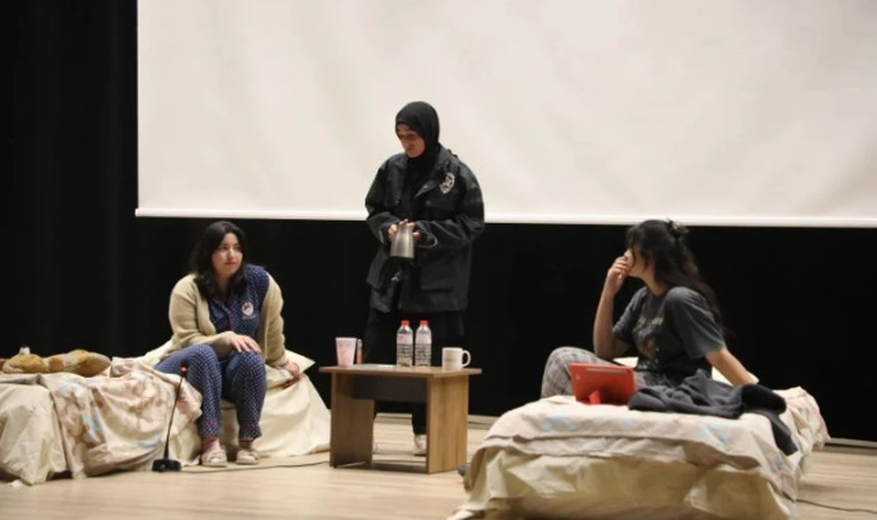 Sivas'ta gençler Tiyatro Sporu ile buluştu