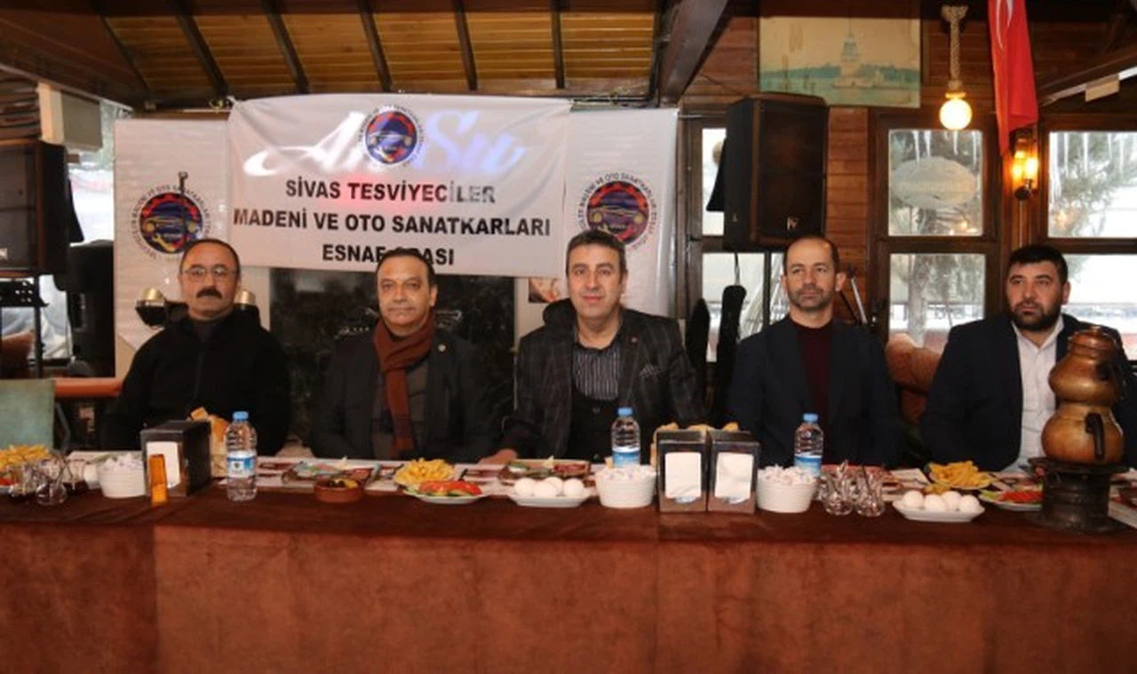 Sivas Vekili Özyürek esnaflarla buluştu