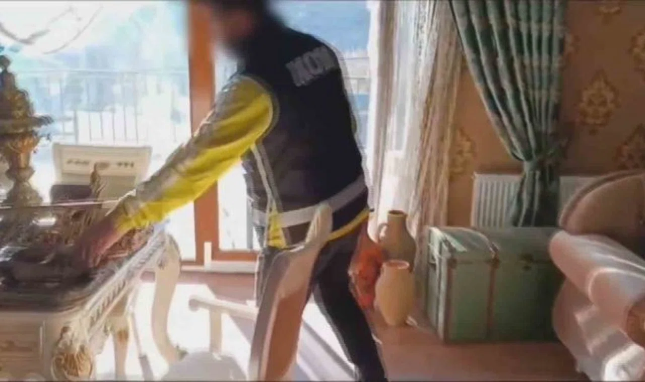 Tarihi eser kaçakçısı polisten kaçamadı