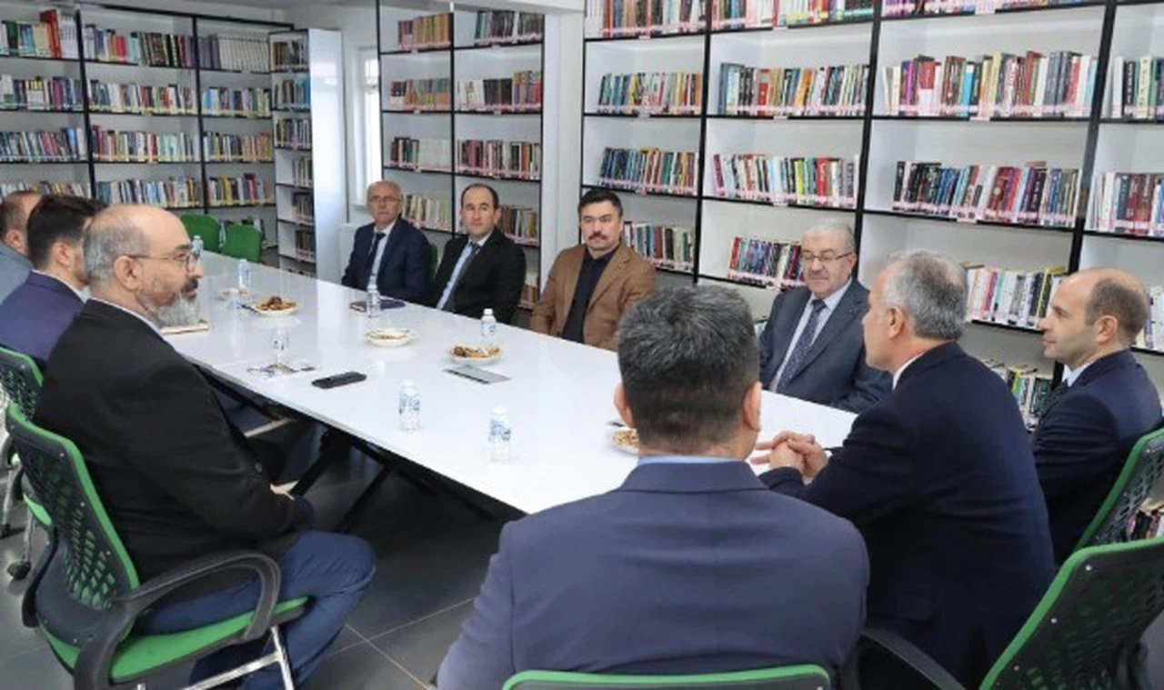 Sivas Akıncılar'da okul müdürleriyle toplantı