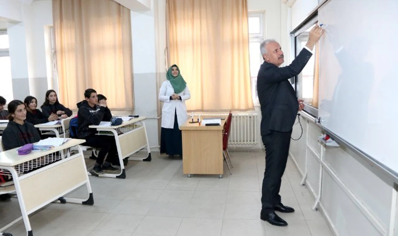 Sivas Milli Eğitim Müdürü derste