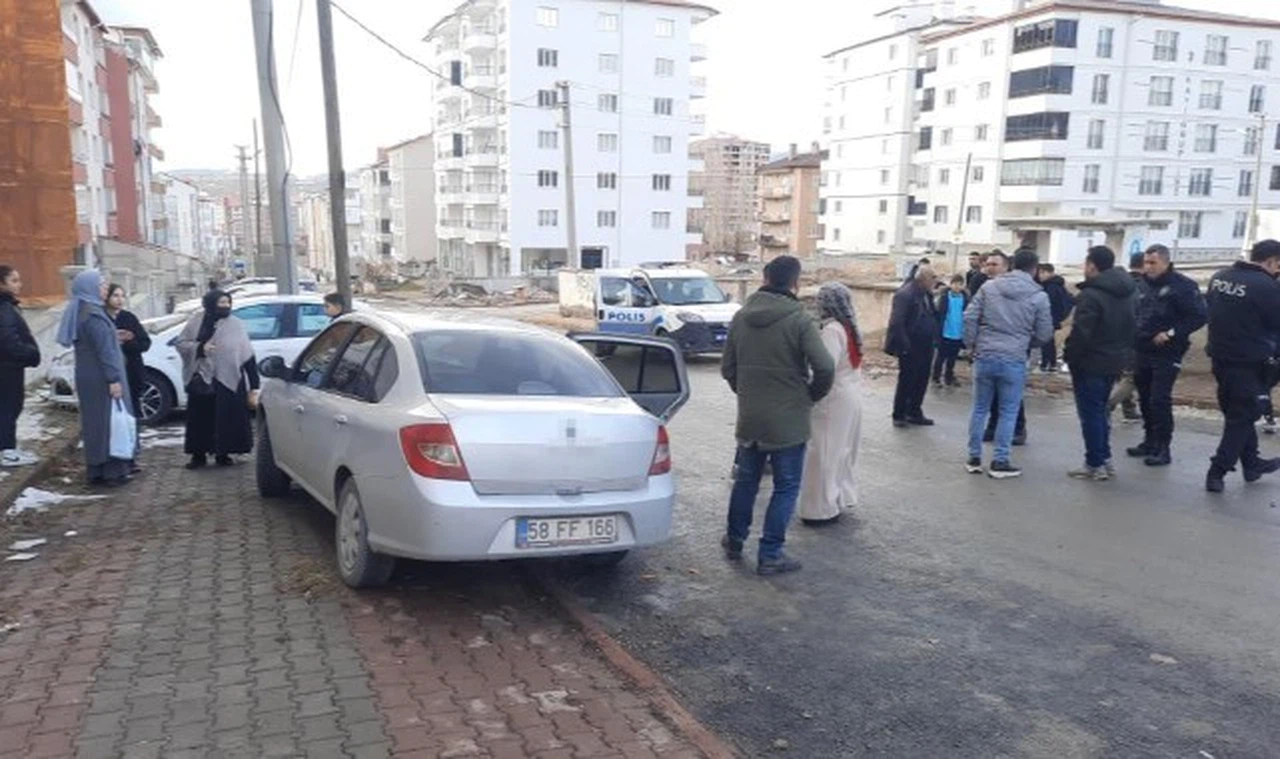 Sivas'ta lise öğrencisi ortaokul öğrencisini bıçakladı