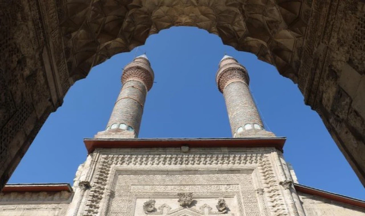 7 asırlık medrese restore edilecek