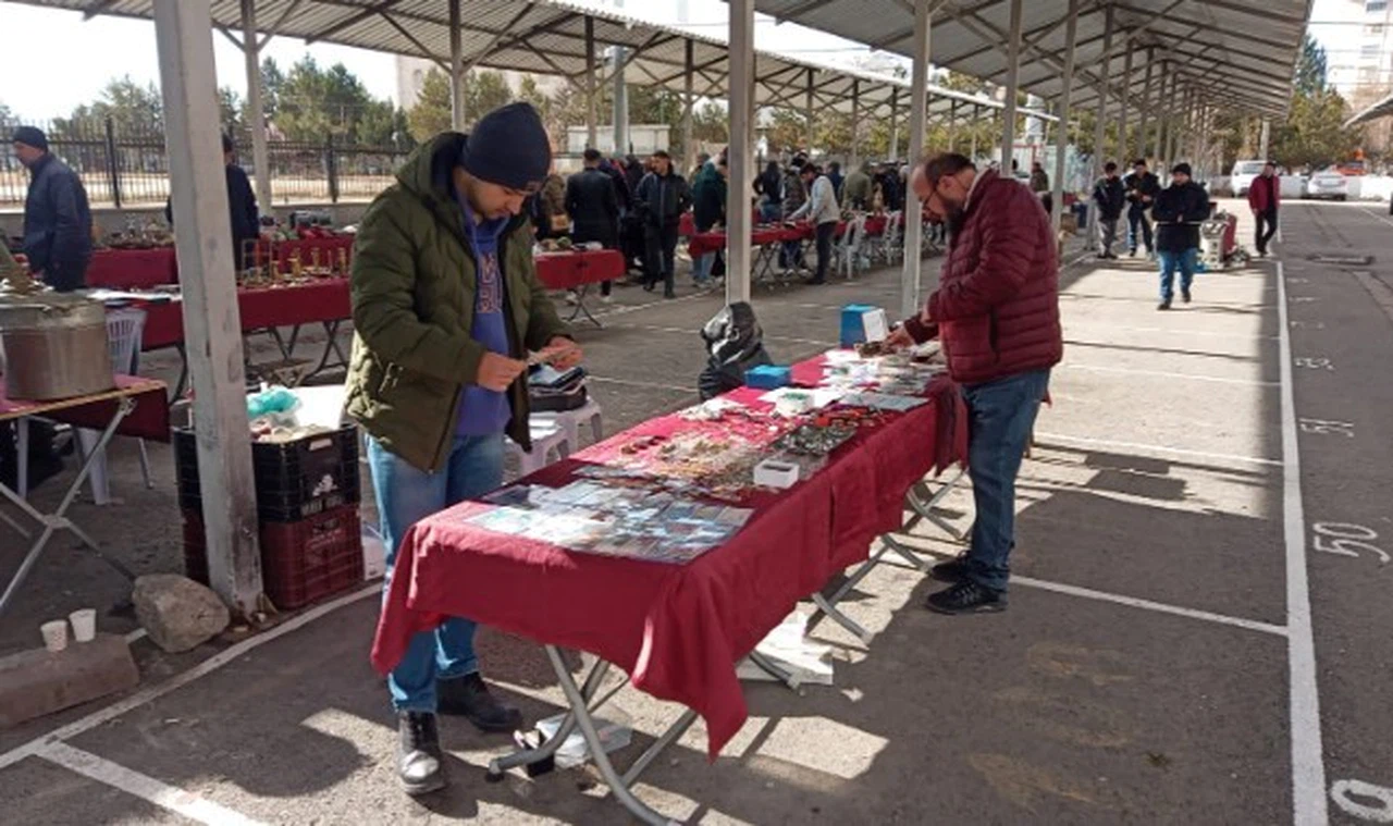 Sivas Antika Pazarı doldu taştı