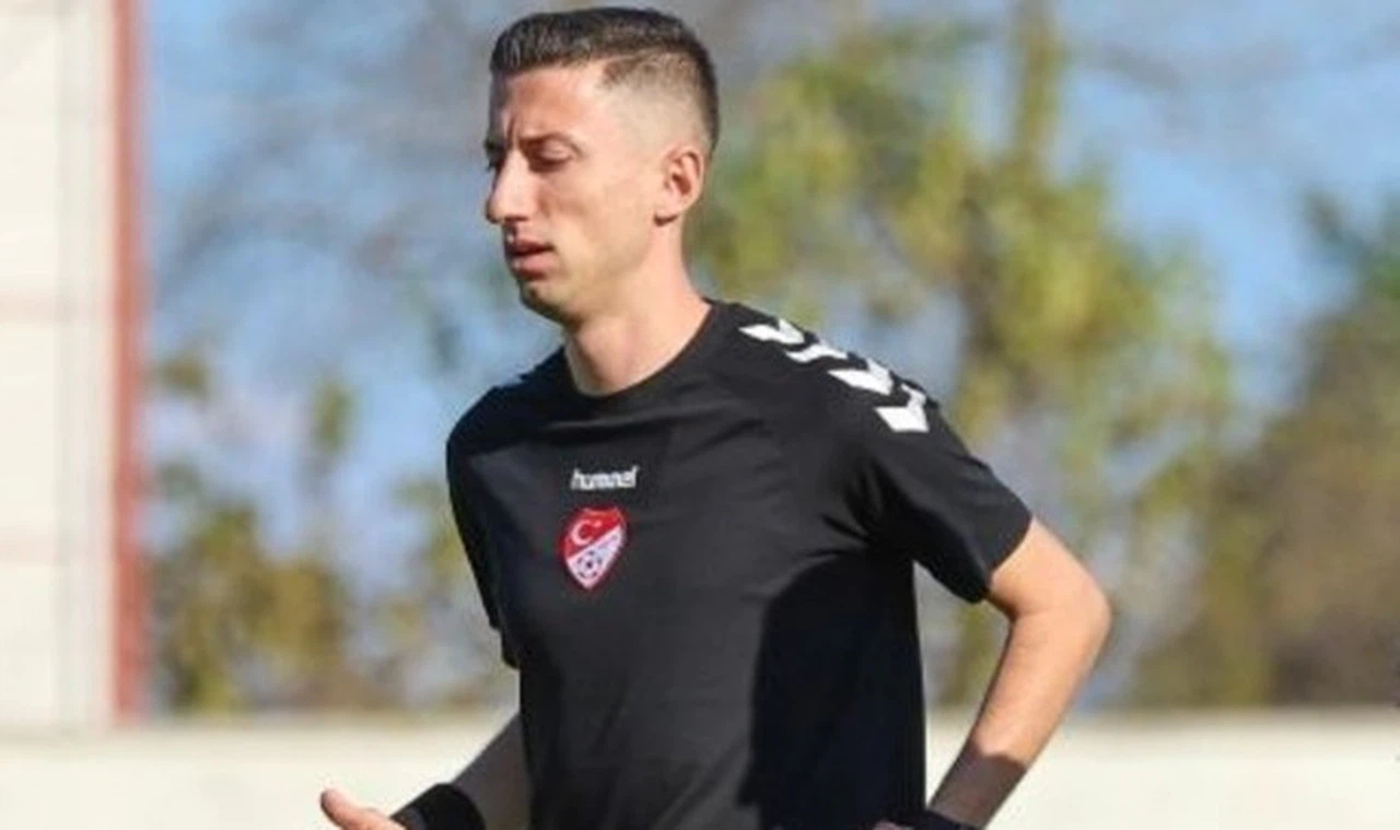 Sivaslı futbol hakemlerinden tarihi başarı