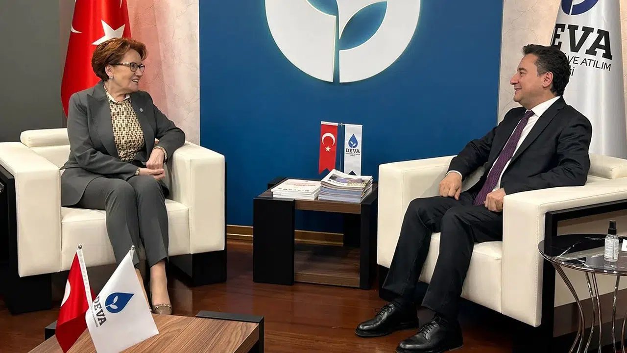 İYİ Parti lideri Akşener, babasını kaybeden Babacan'a taziye ziyaretinde bulundu