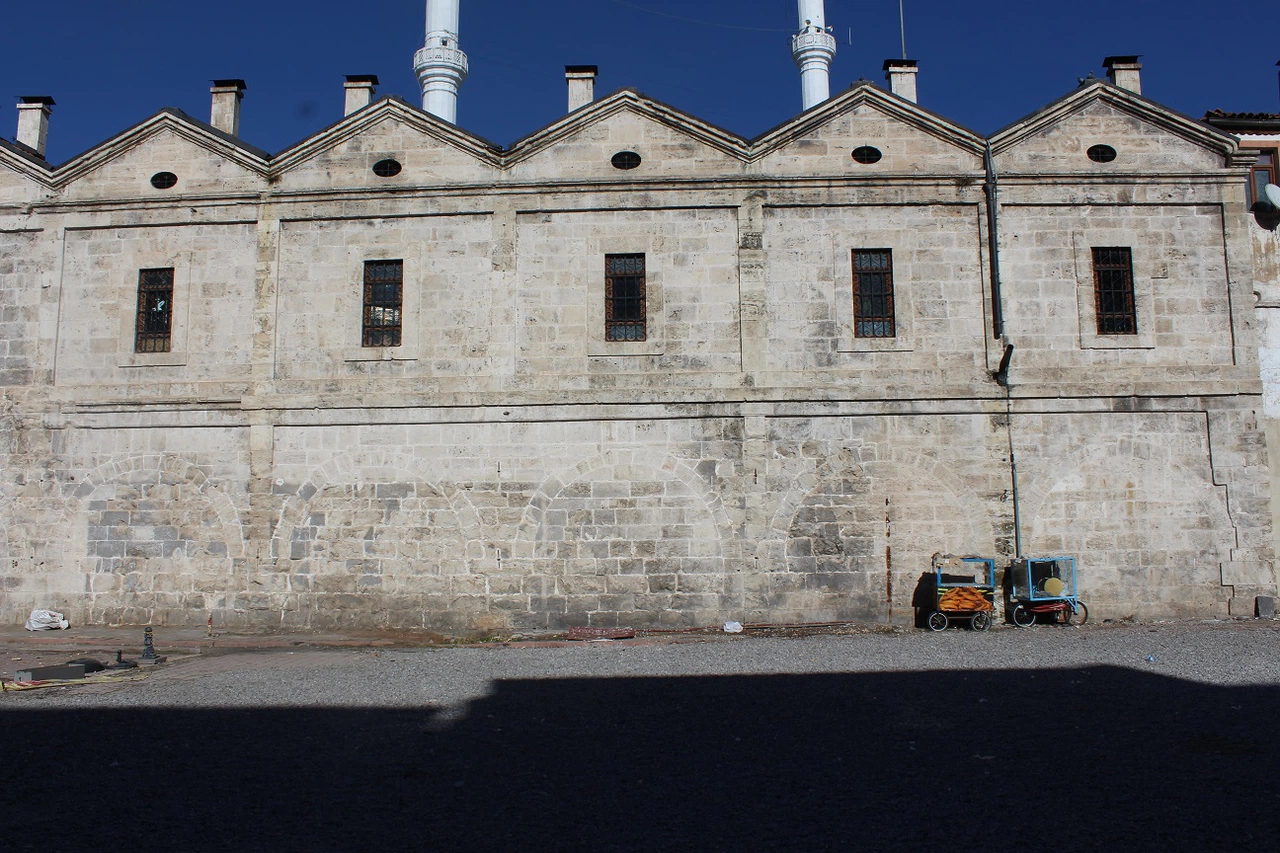 Taşhan'da Araç Parkı Artık Yok