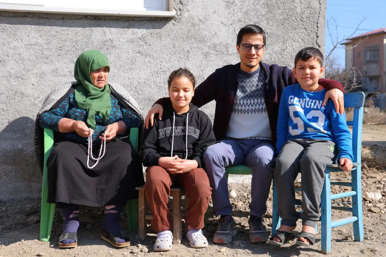 Enkazdan Çıkardığı Çocuklarla Buluştu