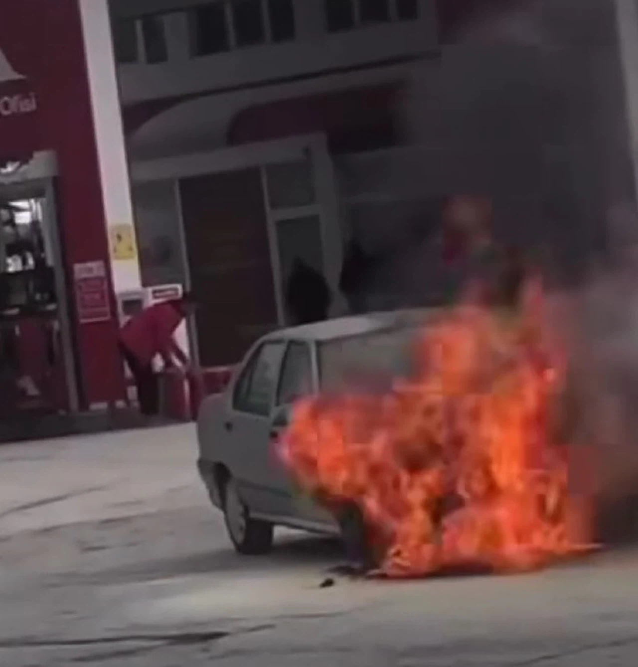 Otomobil Alev Aldı!